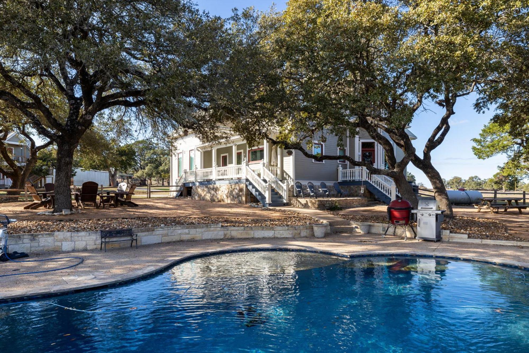 Loft In Unique Victorian Ranch Pool Bbq Firepit Villa Dripping Springs Exterior photo